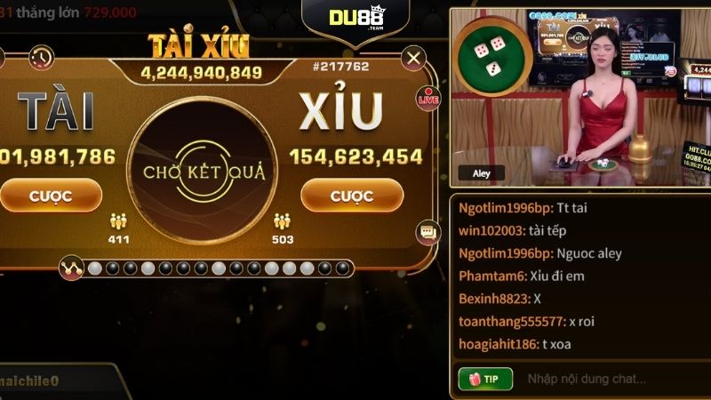 Dealer quản trò với body nóng bỏng